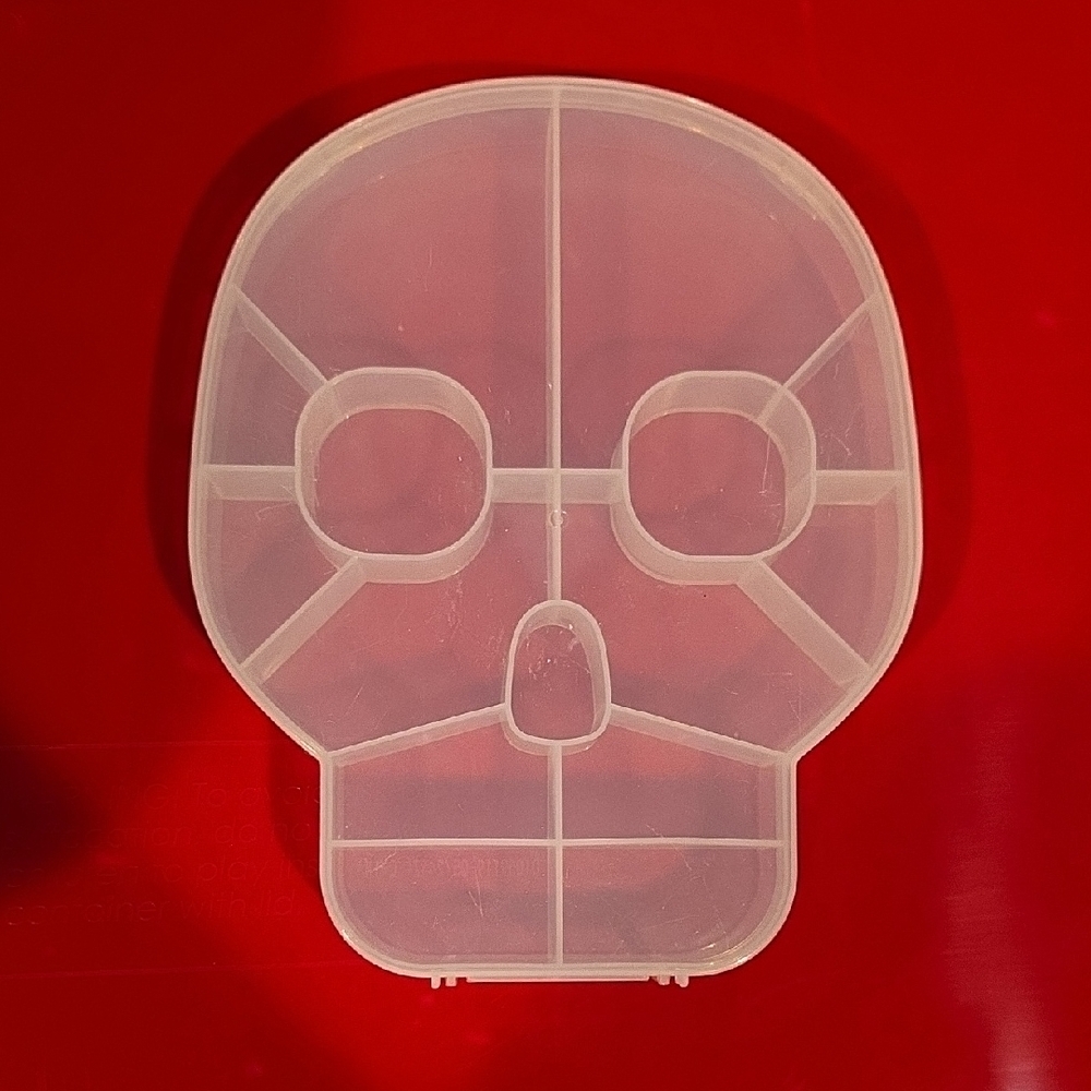 (J25) Skull-Shaped Clear Organizer